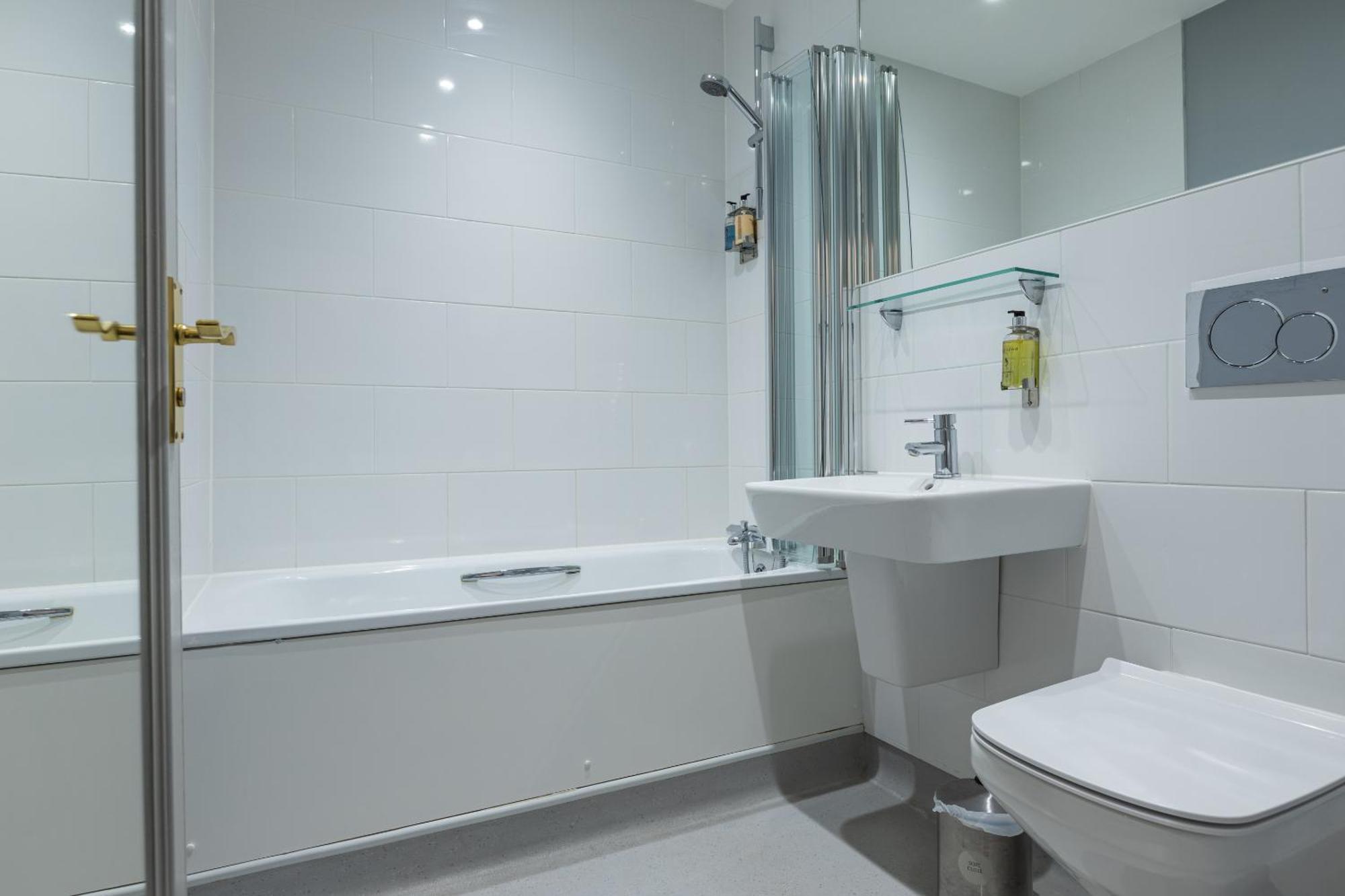Blue Boar Hotel Maldon Room photo